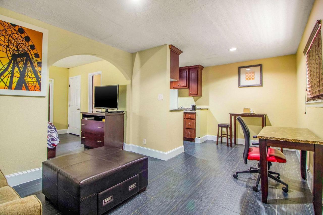 Rodeway Inn & Suites Houston Near Medical Center Kültér fotó